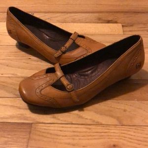Tan camel Born shoes